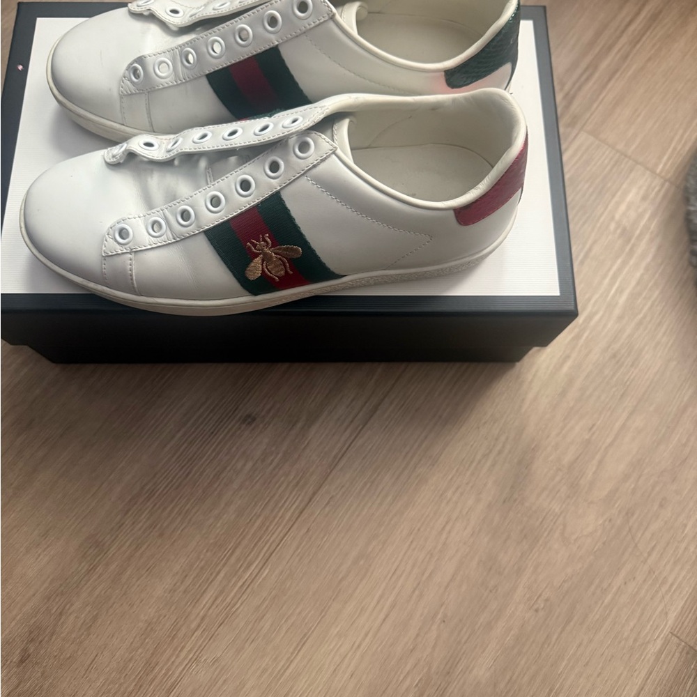 Auth Gucci White Sneakers with Green and Red Stripe size 6.50 have laces too - Picture 2 of 6